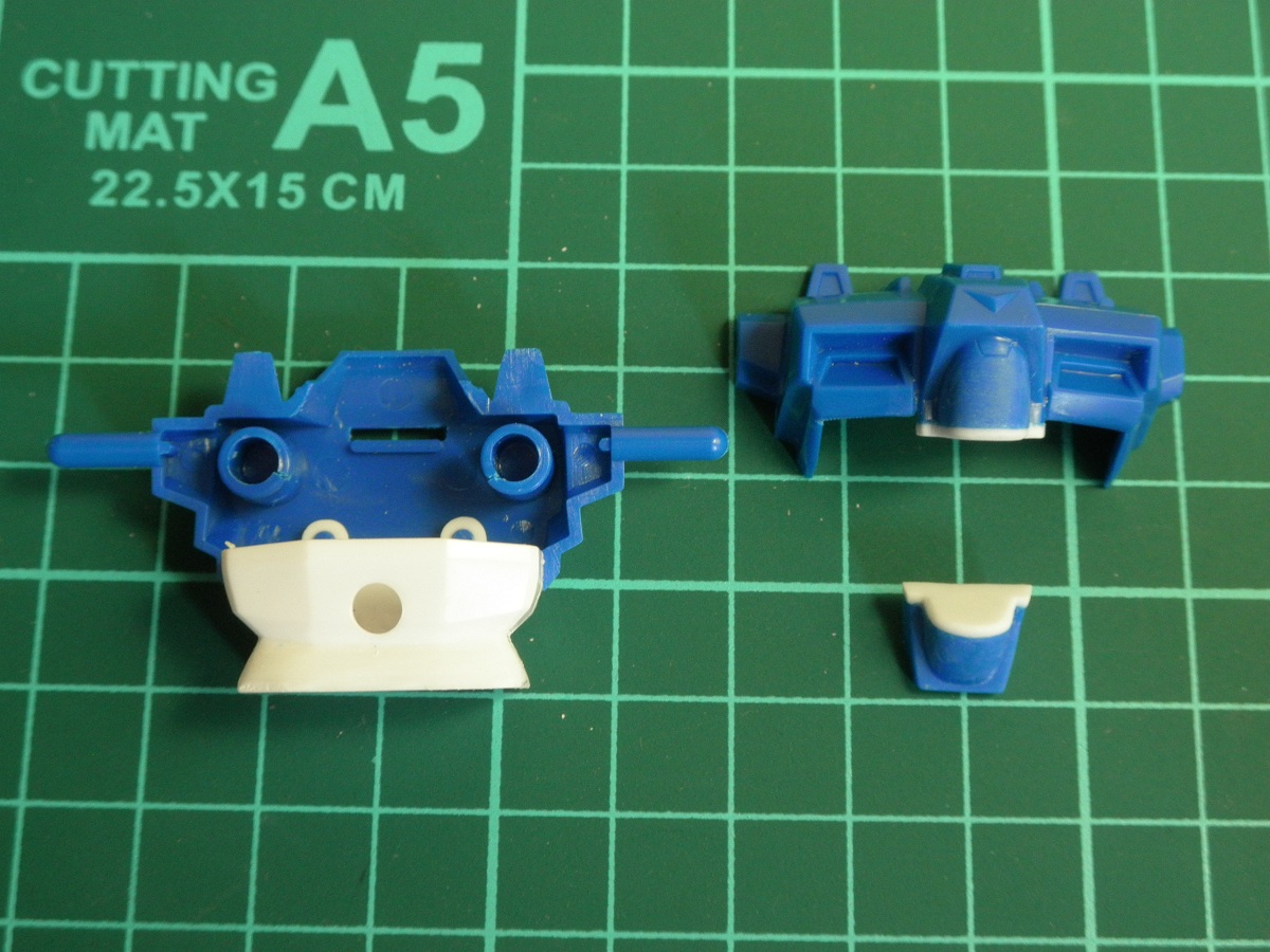 zeriberyuko's tweet image. 旧キット1/144 ガンダムGP01製作記6！延長した腹部の形状出し。コクピットハッチもカットして2.4mm延長、腹部に取り付けられるよう形状調整して一旦組上げチェック。ほんのり伸びたかなぁ、程度でさほど印象変わってないけど、まぁ別パーツ化できたから良しｗ
#ガンプラ #旧キット #ガンダム0083