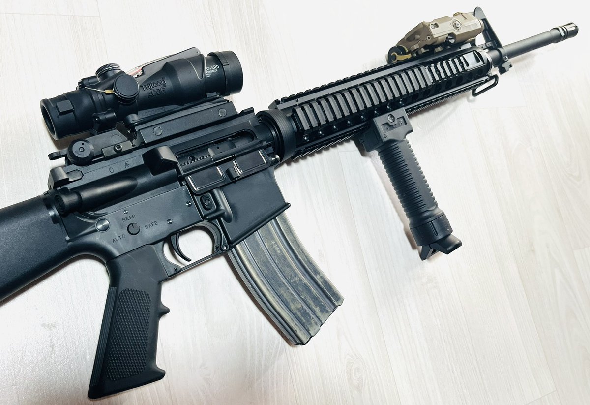 タニオコバM4モデルガンベース、FN M16A3モデル。 実アルミ製マガジン