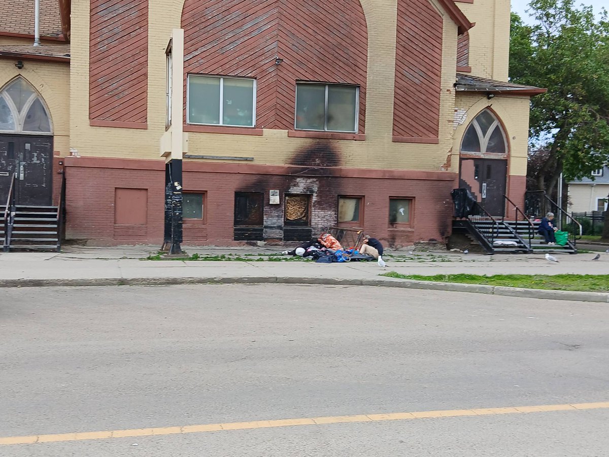 MurrayManera's tweet photo. I work 200 meters from here
Edmonton's dt Mustard Seed
Abandoned since Mid-2020
They're still begging for Money!
Building looks rather crispy these days.
#yeg #yegcc #yegdt #DTyeg #yegcrime #yegpoli #yegnews #yegmedia #YegChinatown #EdmontonCentre #HighlandsNorwood #abpoli #yegcc #Edmonton