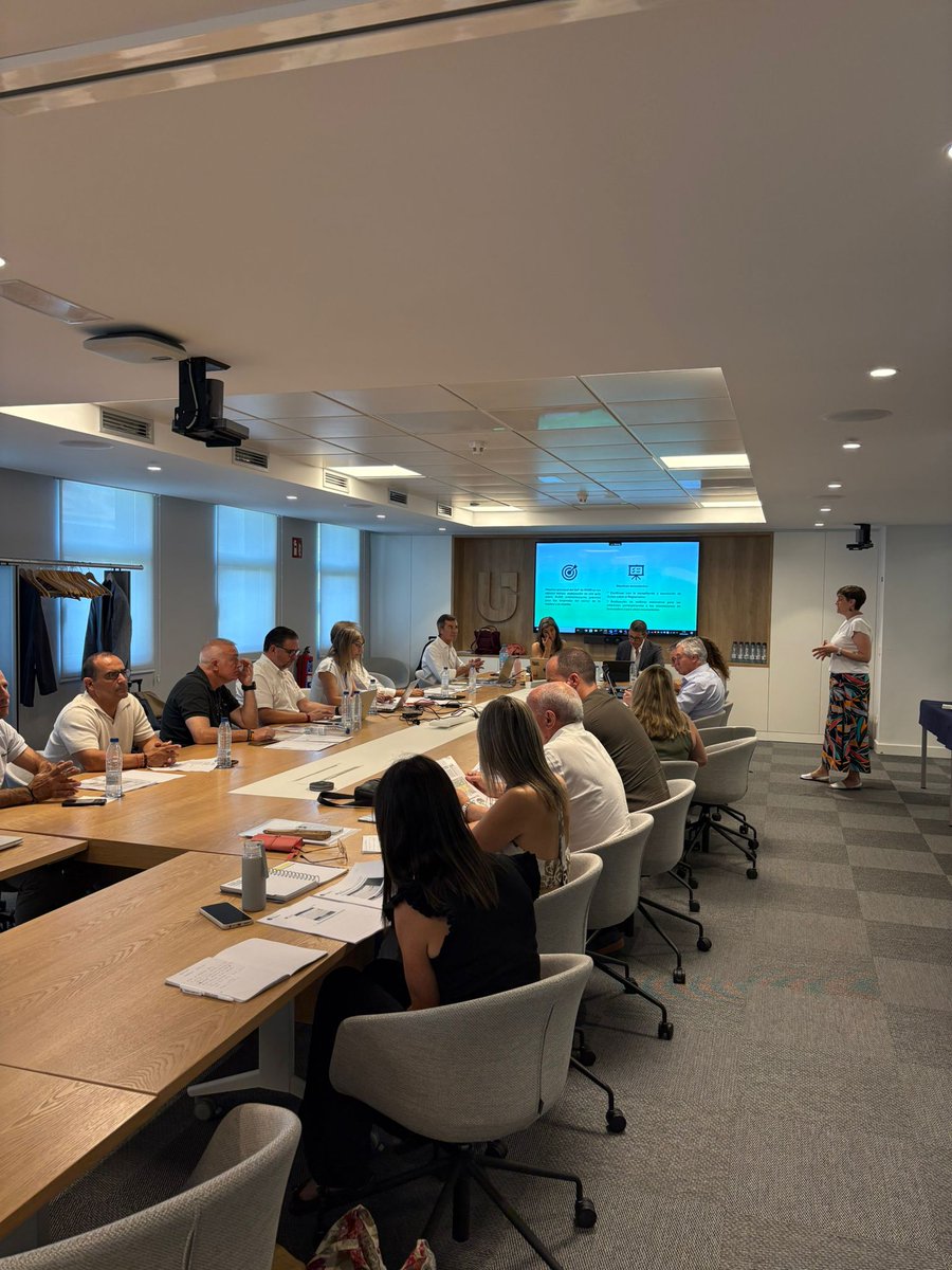 unemadera's tweet image. 🪵 El pasado 3 de julio celebramos la Asamblea General 2025 de UNEmadera en Madrid.
Presentamos la Guía para aplicar el Reglamento EUDR, clave para ayudar a las pymes del sector a adaptarse a la nueva normativa europea 🌱
#Madera #EUDR #Sostenibilidad #UNEmadera2025