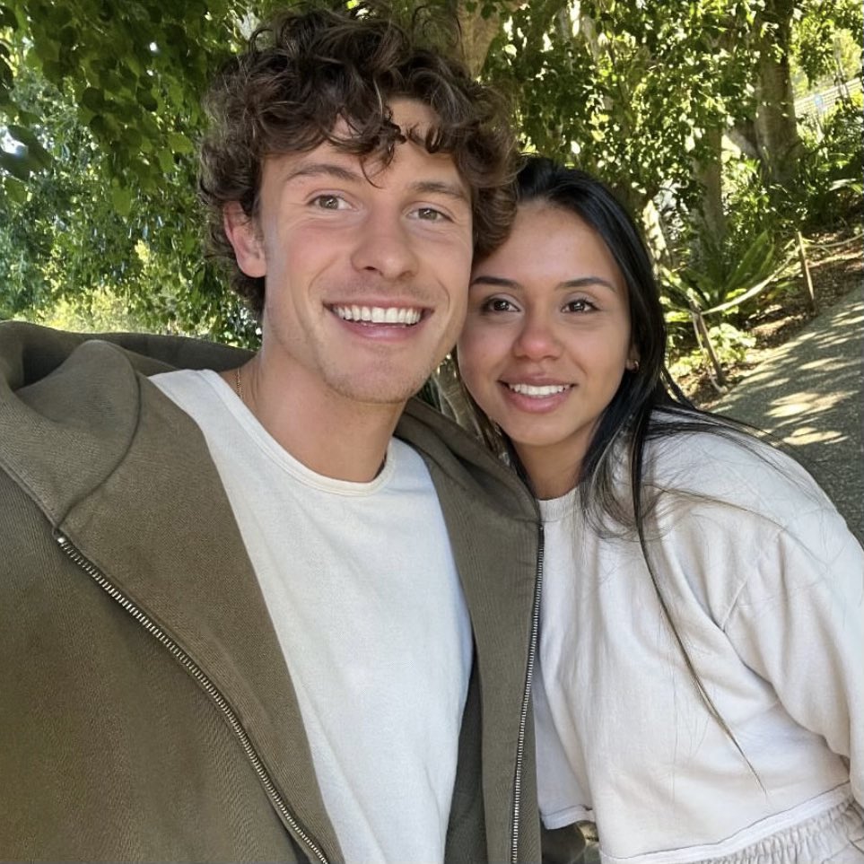 Gu_u6P8XAAAogdl?format=jpg&name=medium No Paparazzi, No Press — Just One Fan and the Realest Smile You’ll Ever See From Shawn Mendes