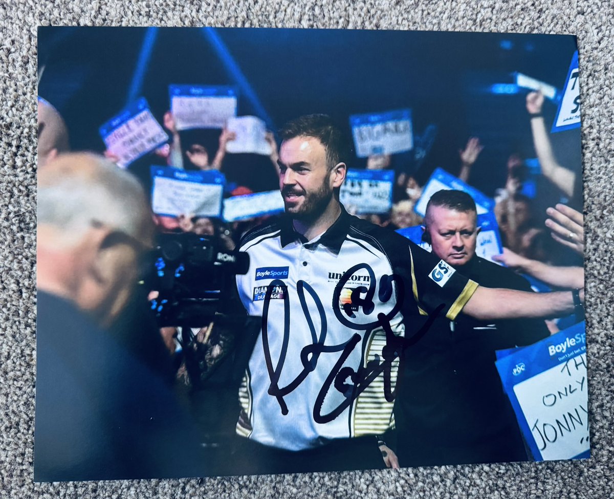 RossSmith180's tweet image. 🚨FRIDAY GIVEAWAY🚨
Who fancies a signed photograph? 📸
To enter:
❤️ Like
🔄 Retweet
🤳Follow Me
🤳Follow @UnicornDarts
🤳Follow @egg_dot_com
🤳Follow @thedugoutCT19
🤳Follow @GSE_Group
🤳Follow @DartsOrakel
Winner announced Monday evening 👍