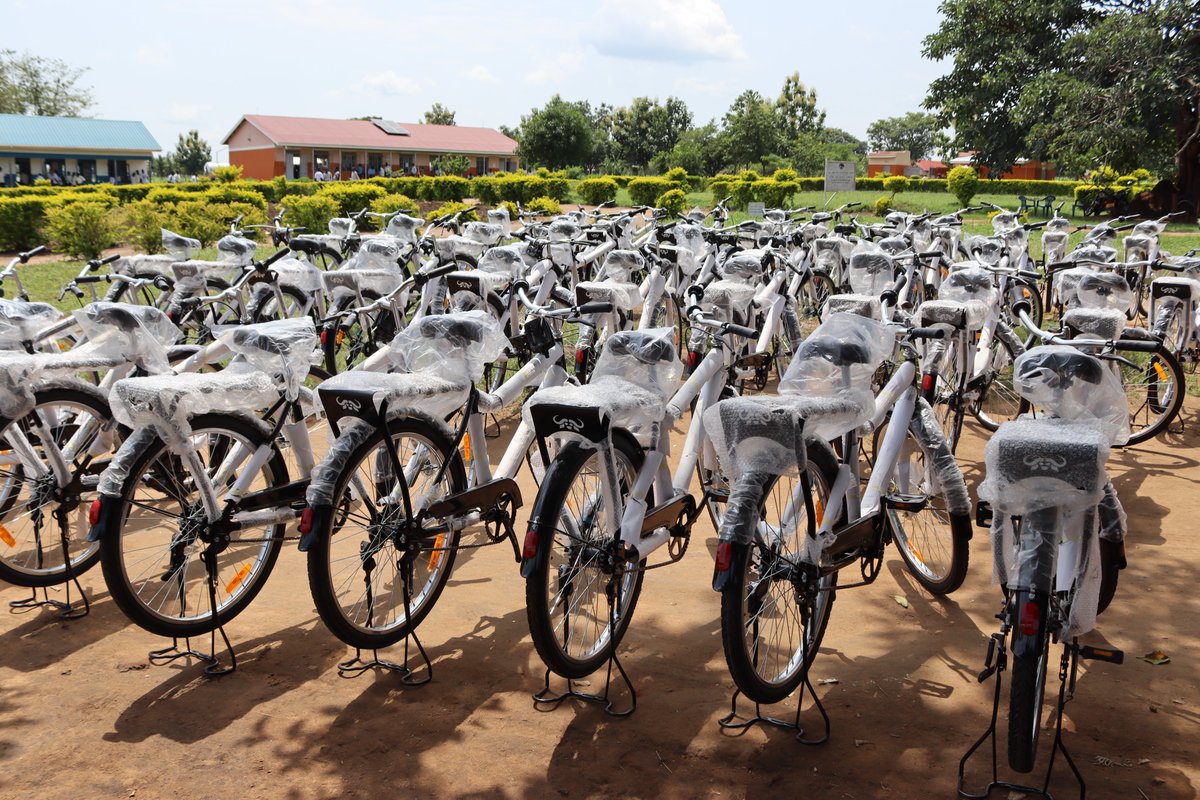 WindleUganda's tweet image. This week, @WindleUganda is distributing 200 bicycles to learners in 5 schools — thanks to our partnership with @PowerOfBicycles.
These bikes will reduce school commute times, improve attendance, and keep more children, especially girls in school. Mobility = Access = Education.