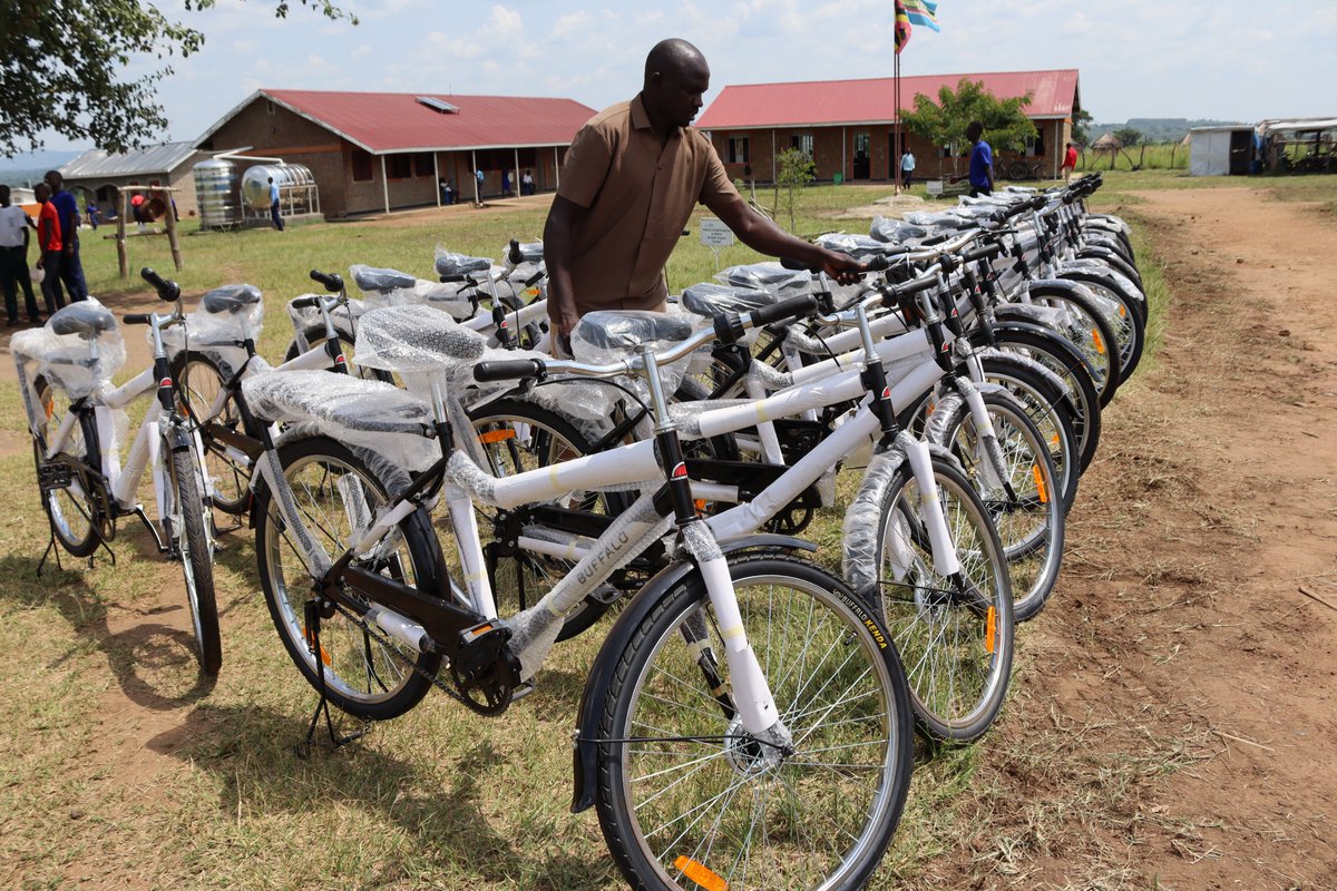 WindleUganda's tweet image. This week, @WindleUganda is distributing 200 bicycles to learners in 5 schools — thanks to our partnership with @PowerOfBicycles.
These bikes will reduce school commute times, improve attendance, and keep more children, especially girls in school. Mobility = Access = Education.