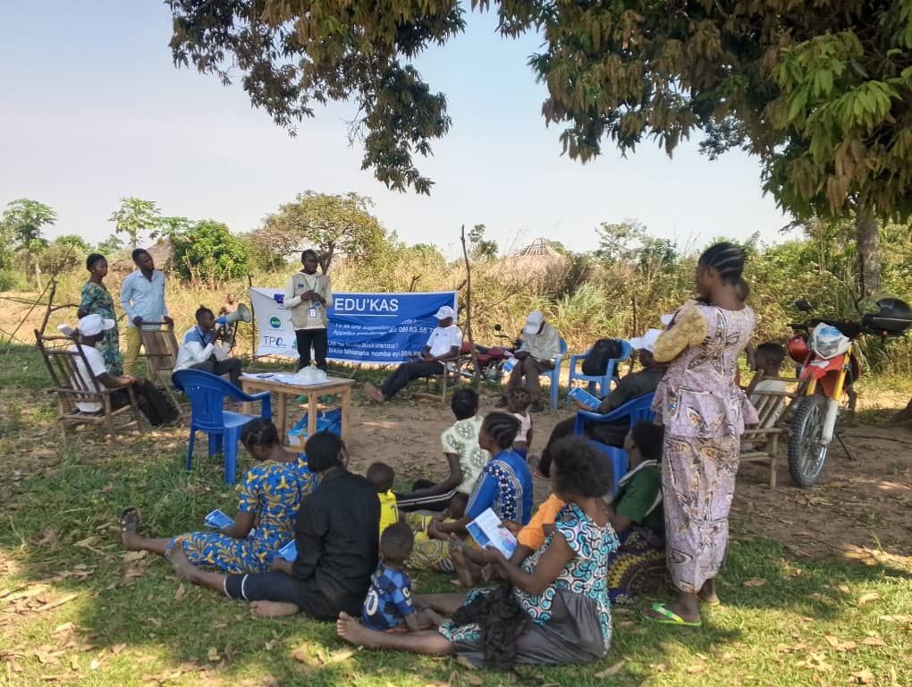 avsi_drcongo's tweet image. Comment faire connaître la #LigneVerte à #Dibaya ?
27 membres de la communauté ont participé à une sensibilisation à l’école Diondo pour apprendre à signaler toute préoccupation.📞 Appeler gratuitement au : 089 83 55 762
@FondazioneAVSI @aides_rdc @TpoRdc @E4Impact @UEenRDC