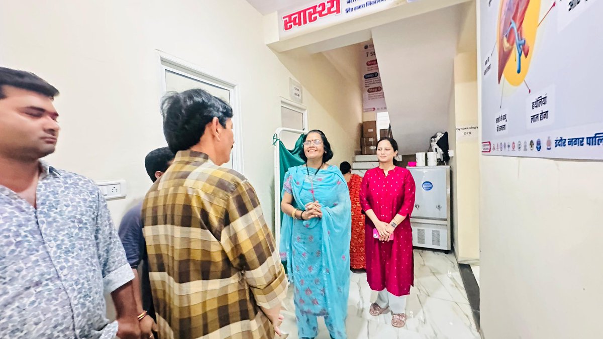 रमेश मेन्दोला (@ramesh_mendola) on Twitter photo मान. <a href="/DrMohanYadav51/">Dr Mohan Yadav</a> जी के नेतृत्व में हम सब माननीय <a href="/narendramodi/">Narendra Modi</a> जी के #सबके_लिए_स्वास्थ के स्वप्न को साकार करने में लगे है। इस हेतु वार्ड 26 में स्थापित श्रीकबीर साहेब संजीवनी क्लिनिक का निरीक्षण कर वहां तैनात डॉक्टर्स और स्थानीय लोगों से चर्चा की। मान. <a href="/DrMohanYadav51/">Dr Mohan Yadav</a> जी के नेतृत्व में हम सब माननीय <a href="/narendramodi/">Narendra Modi</a> जी के #सबके_लिए_स्वास्थ के स्वप्न को साकार करने में लगे है। इस हेतु वार्ड 26 में स्थापित श्रीकबीर साहेब संजीवनी क्लिनिक का निरीक्षण कर वहां तैनात डॉक्टर्स और स्थानीय लोगों से चर्चा की।