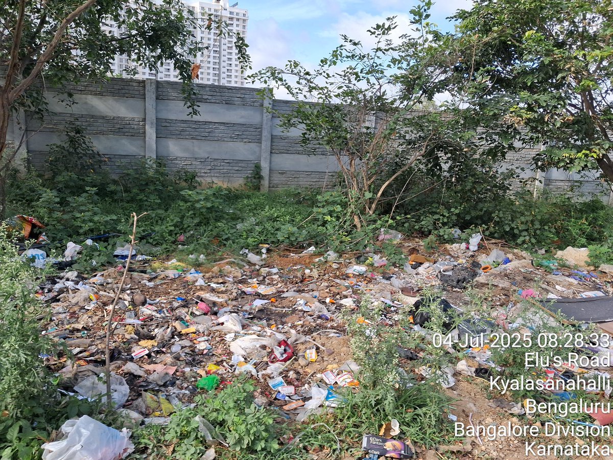 ArinjoyGhosh10's tweet image. Garbage outside #PurvaPalmBeach #Purva Kothanur-77 Kyalasanahalli @BBMPCOMM @BBMPofficial  Politicians see these once in 5yrs-we see it daily. #HealthHazard Seek ur help pls @anil_lulla @ChristinMP_ @HennurBlr @NammaBengaluroo