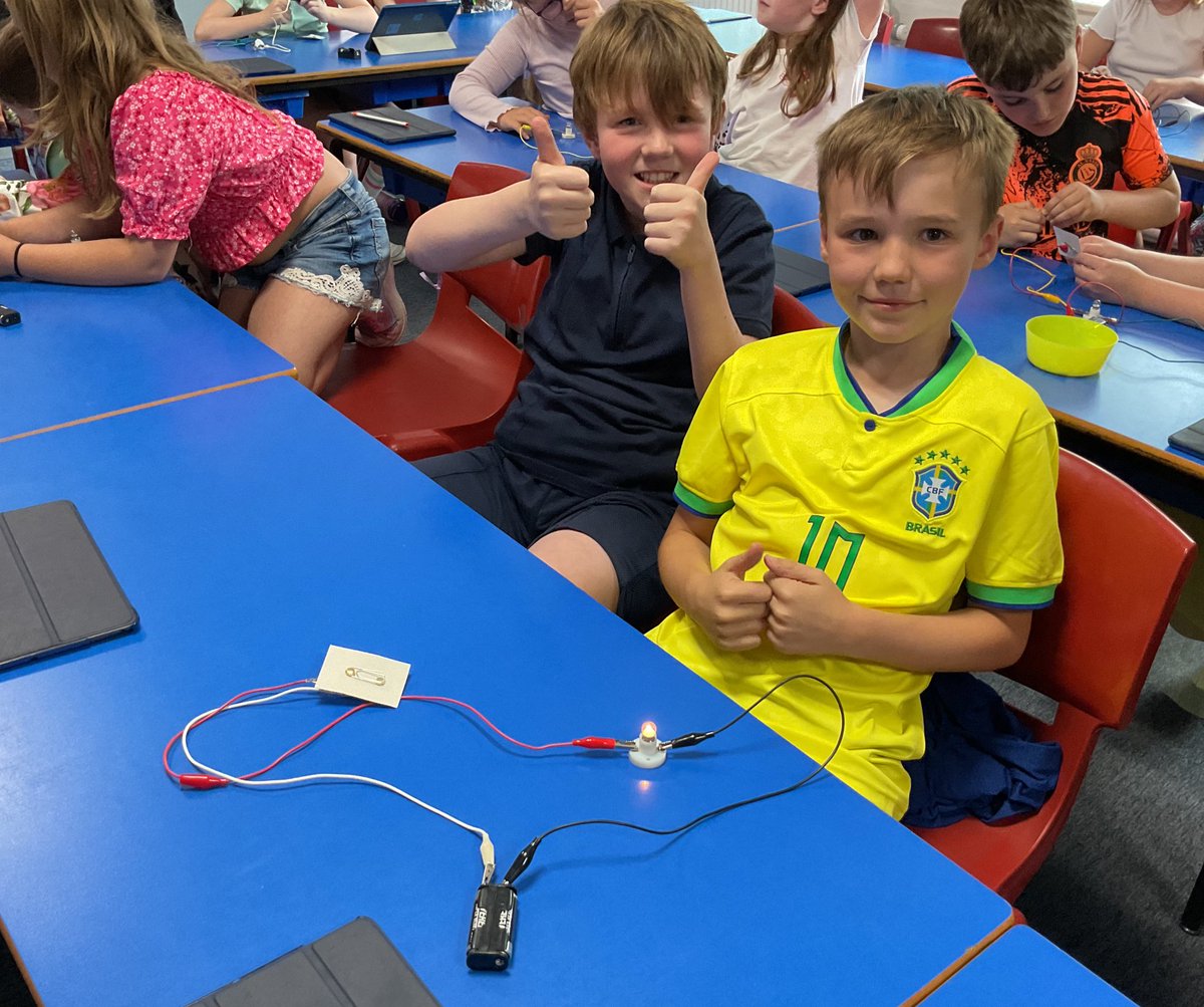 PDA_Y4's tweet image. Which switch is which? 🤷‍♀️ This week we’ve made a toggle switch, a turn switch and a push to make switch and they actually worked! #pdadt #pdascience