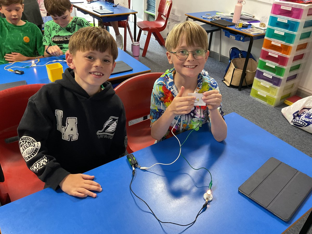 PDA_Y4's tweet image. Which switch is which? 🤷‍♀️ This week we’ve made a toggle switch, a turn switch and a push to make switch and they actually worked! #pdadt #pdascience