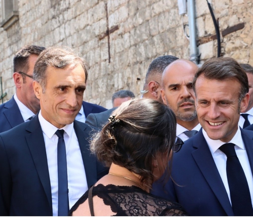 Visite d' <a href="/EmmanuelMacron/">Emmanuel Macron</a> En aveyron, à roquefort
Nous avons pu lui présenter et échanger surles sujets agricoles Aveyronais, mais pas que....
PAC, ratification du mercosur, Ichn, prédation, installation.
<a href="/FDSEA12/">FDSEA Aveyron</a> <a href="/JAveyron/">JA Aveyron</a> <a href="/FNSEA/">La FNSEA</a>