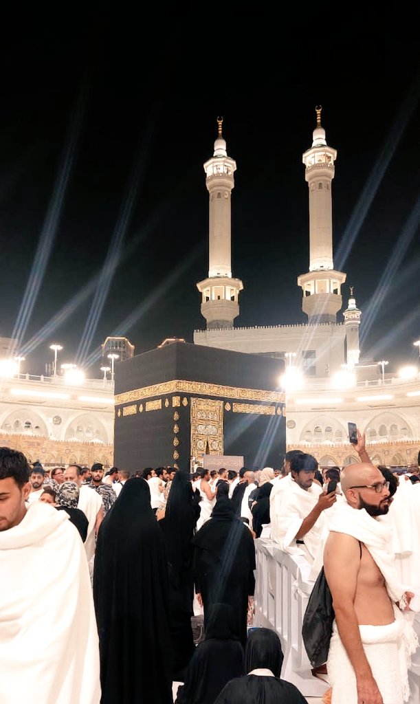 اے میرے رب! میں تیرے در پر آیا ہوں، گناہوں کا بوجھ لے کر…🛐
تو رب نے میرے دل میں ڈالا۔۔
اگر تُو نہ آتا، تو میرے دروازے کی عظمت کیسے ظاہر ہوتی؟
میرے گناہ سے بڑی صرف تیری رحمت ہے۔🕊️
#علی_عاصی