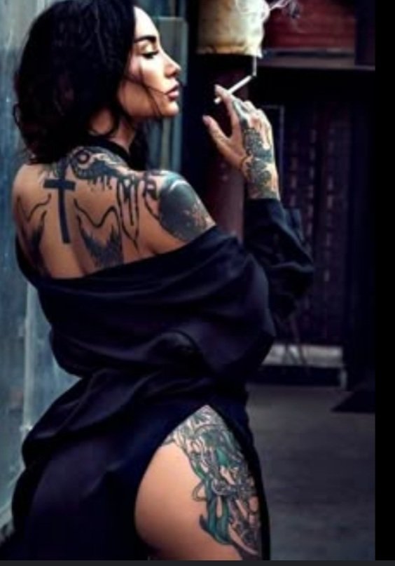 ¿Has visto este tatuaje?
Te tengo metido debajo de la piel. 
Desde mucho antes de meter la tinta.