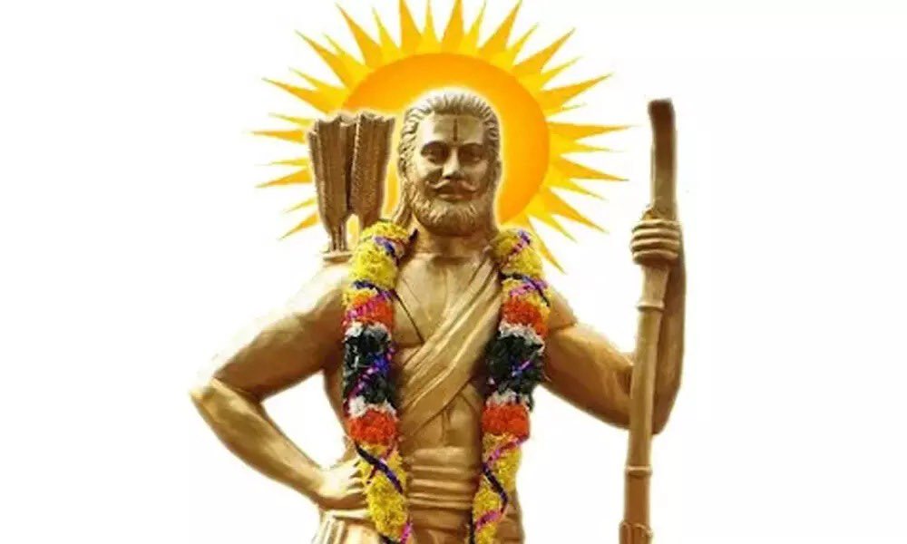 అల్లూరి సీతారామ రాజు జయంతి
భారత స్వరాజ్య సంగ్రామ చరిత్రలో తెలుగు నాట పోరు బాటన నడిచిన మహోజ్వల శక్తి, మన్నెం వీరుడు శ్రీ అల్లూరి సీతారామరాజు జయంతి సందర్భంగా వారి స్మృతికి నివాళులు అర్పిస్తున్నాను. అల్లూరి దేశభక్తి, తెగువ, ధైర్యాన్ని యువత ఆదర్శంగా తీసుకోవాలని ఆకాంక్షిస్తున్నాను.