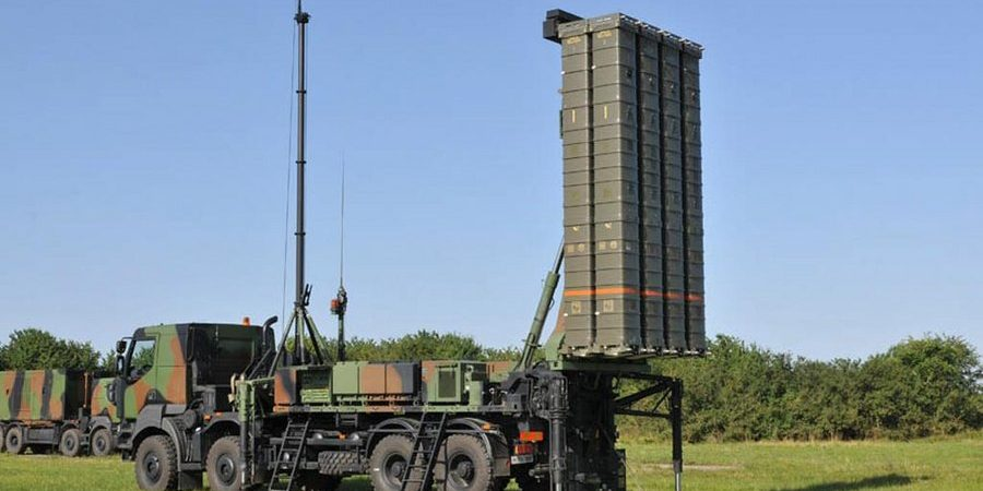 KreusHakki's tweet photo. European SAMP/T and Aster 30 1N is as good as MIM-104 Patriot and PAC-3 to protect Kyiv from Iskander and Kinzhal. Could someone explain to me why 🇪🇺 is not already producing these in 3 shifts, but we're relying on the USA? 🤦‍♂️🤡@vonderleyen @SecGenNATO #RussiaIsATerroristState https://t.co/PgYBfQxWqu