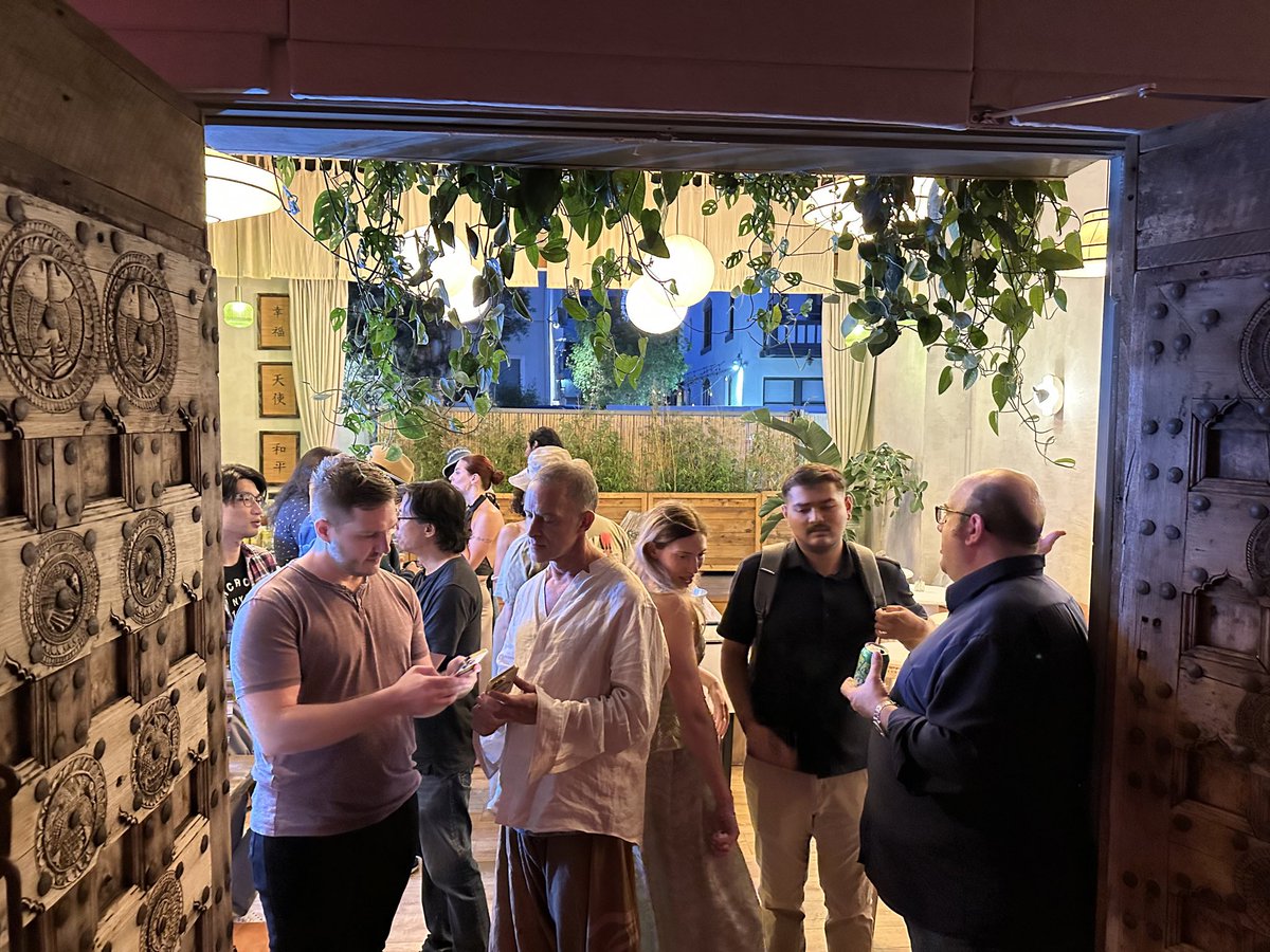 chmoxie's tweet image. Thanks @goldhaxx for hosting another amazing @tidalDAO event tonight and bringing the SoCal community together!
