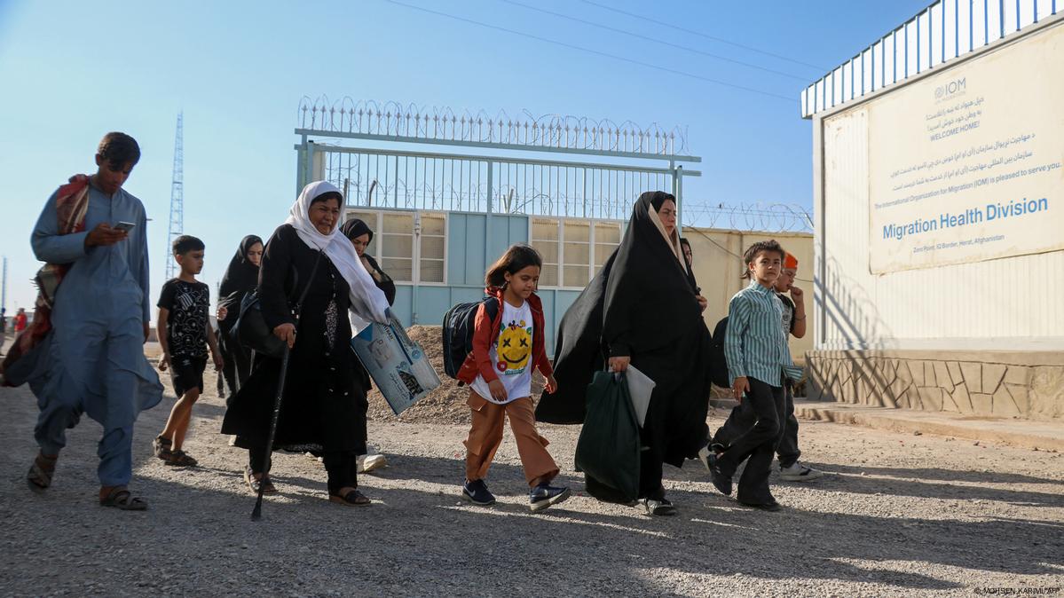 Narges Mohammadi Urges Iran to Halt Mass Deportations of Afghan Migrants: ‘Honor Our Moral and Legal Obligations’

In an interview published by Corriere della Sera, Iranian Nobel Peace Prize laureate and human rights defender Narges Mohammadi condemns the Iranian government’s