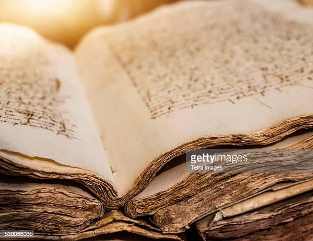 Macripeda's tweet image. Sapeva leggere. Fu la scoperta più importante di tutta la sua vita. Sapeva leggere.
Possedeva l'antidoto contro il terribile veleno della vecchiaia.
(Luis Sepulveda, "Il vecchio che leggeva romanzi d'amore")