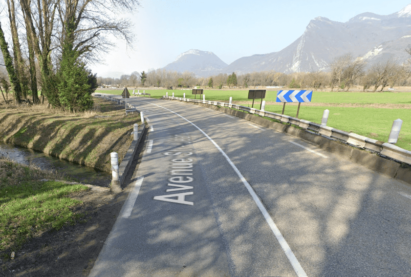 ⚠️[COUPURE]
<a href="/GrenobleAlpes/">Grenoble Alpes Métropole</a>  réalise des travaux qui nécessitent la fermeture de la RD1532, à Noyarey, 24 h/24 et 7 j/7, du 7 juillet au 17 août.
Les piétons, cyclistes, voyageurs des TC et automobilistes sont déviés localement.
🪢Plus d'info: mobilites-m.fr/travaux-avenue…