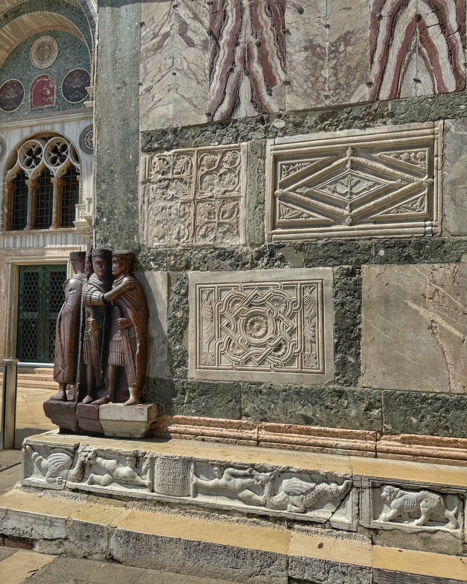 damnatio memoriae (@indamnatio) on Twitter photo Tetrarchs and spolia, St Mark’s, Venice Tetrarchs and spolia, St Mark’s, Venice