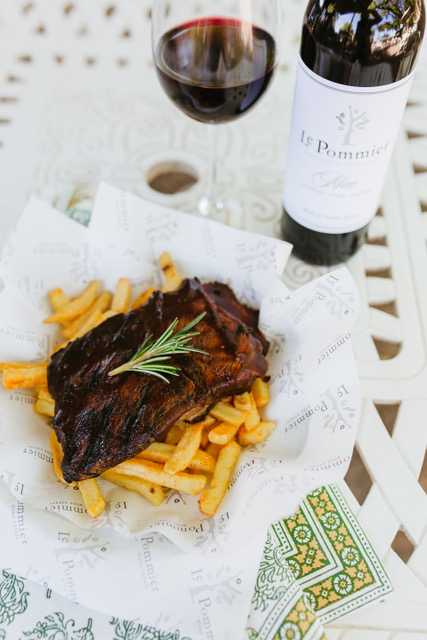 Our variety of baskets makes for the perfect afternoon meal. Book your table today dineplan.com/restaurants/le…