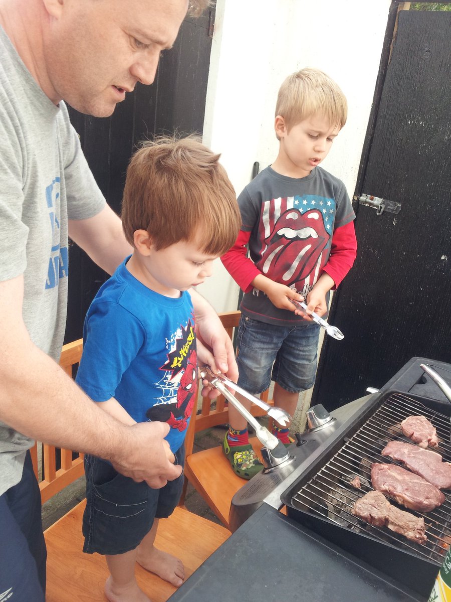 conorsclips's tweet image. On this day in 2015, Conor and Darragh learned to cook. Shortly after they learned how to load a dishwasher 😂
#OnThisDay
#Conor #Darragh #Carla 🥰🥰🥰