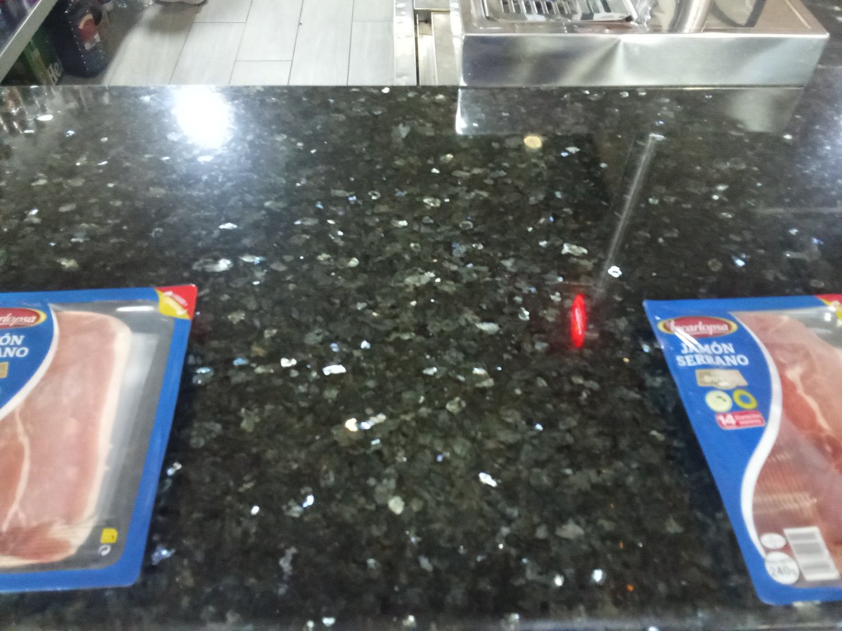 Cap_de_nap's tweet photo. M'he asegurat que no se'm posarà ningú als costats
#Bar #Salt #Pernil https://t.co/V28lZDcqxU