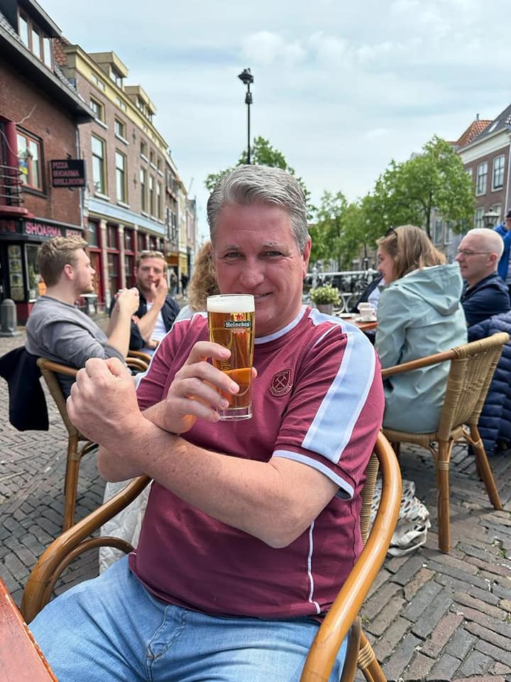 capetownhammers's tweet image. That time when our very own Alan bumped into Andy Carroll in Alkmaar. ๐ฟ๐ฆโ๏ธ #CapeTownHammers #COYI #WHUFC