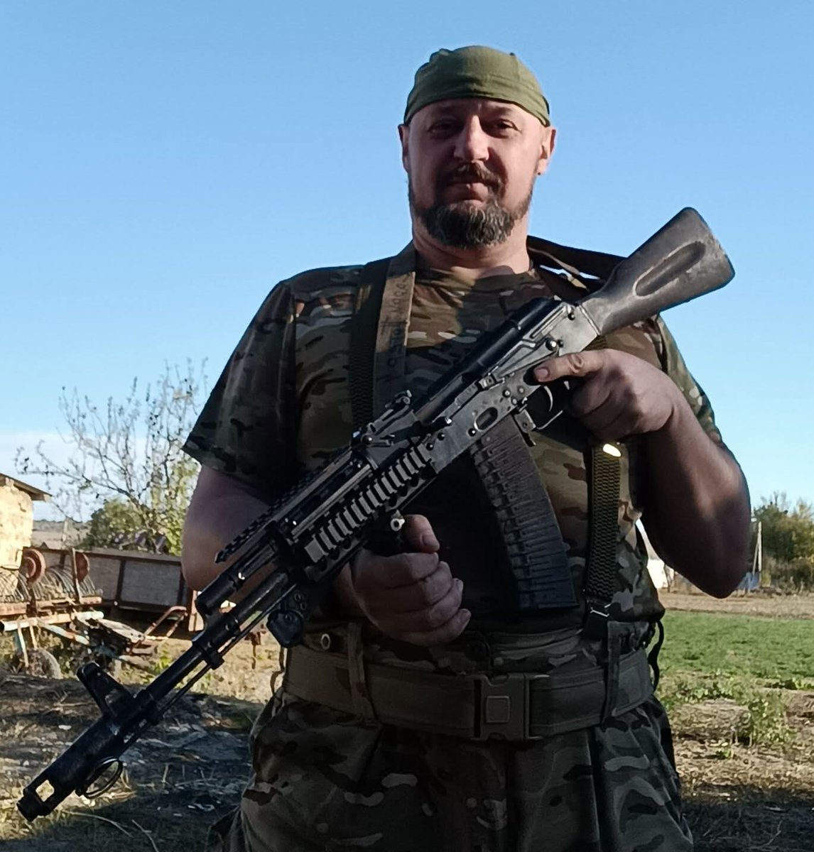 Загинув Роман Орищенко, командир роти 72-ї ОМБр імені Чорних Запорожців. Великий патріот, світла людина. Побратим. З наших найкращих. Один з керівників Самооборони Майдану. Пластун. Воїн. Неймовірна втрата. Невимовний біль.. Найглибші співчуття рідним.
Слава Україні! Герою Слава!