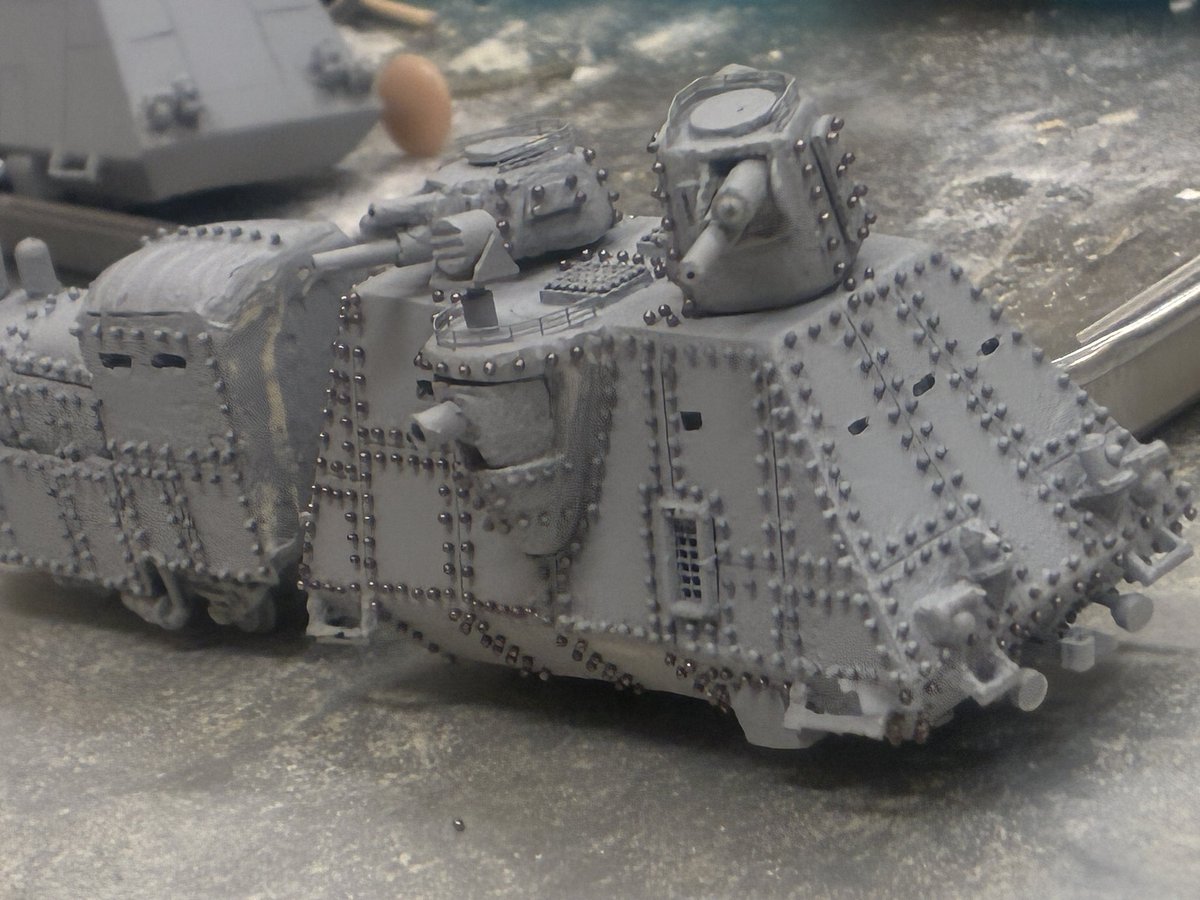 puchipredator's tweet image. #天空の城ラピュタ  #装甲列車 
リベットをコツコツ付けてます。
