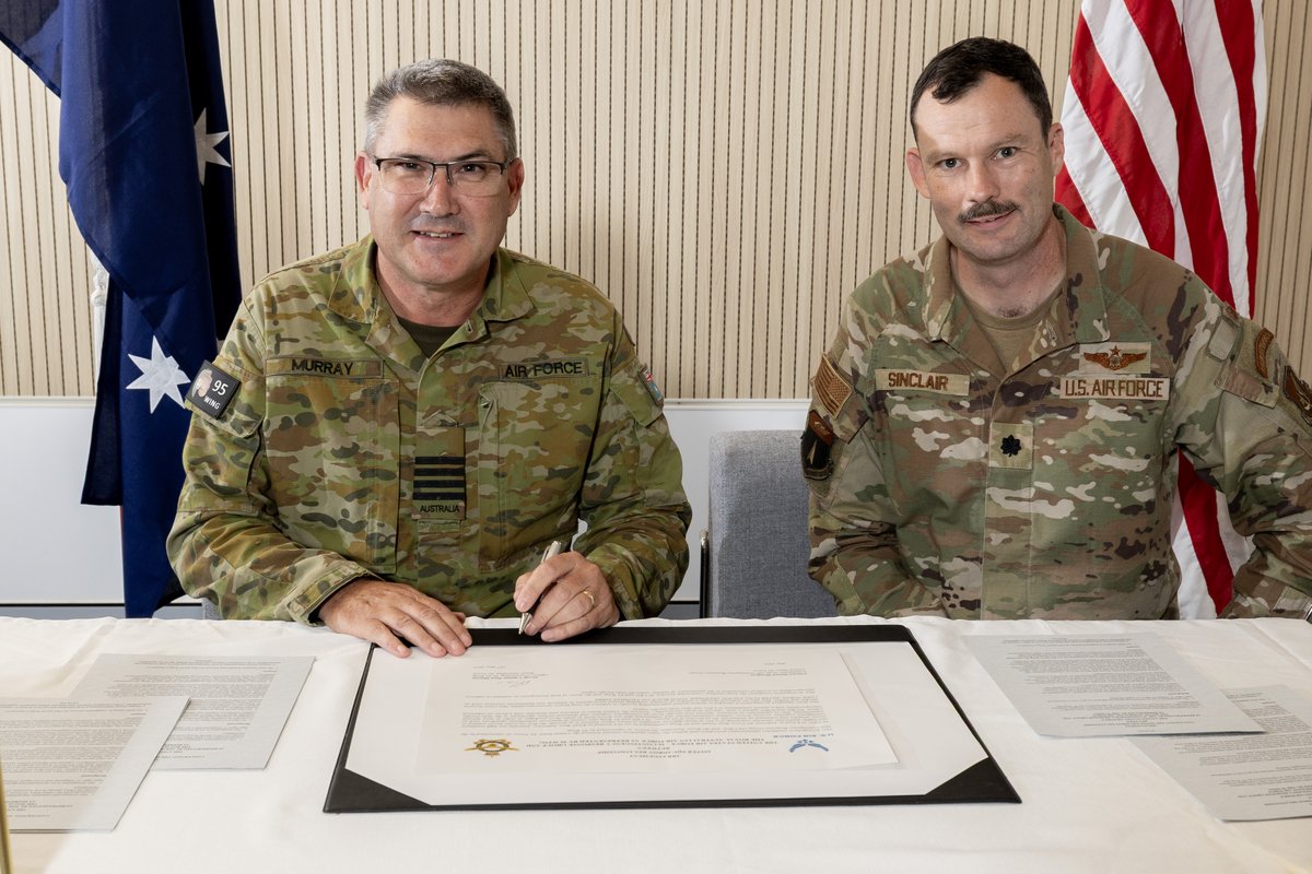 AusAirForce's tweet image. ✈️🇺🇸 History made!
#AusAirForce’s No 95 Wing, and @usairforce 36 Contingency Response Squadron, signed a Sister Squadron arrangement on 22 May 2025.
This arrangement is the first of its kind between a RAAF and USAF element.
#StrongerTogether #USAF