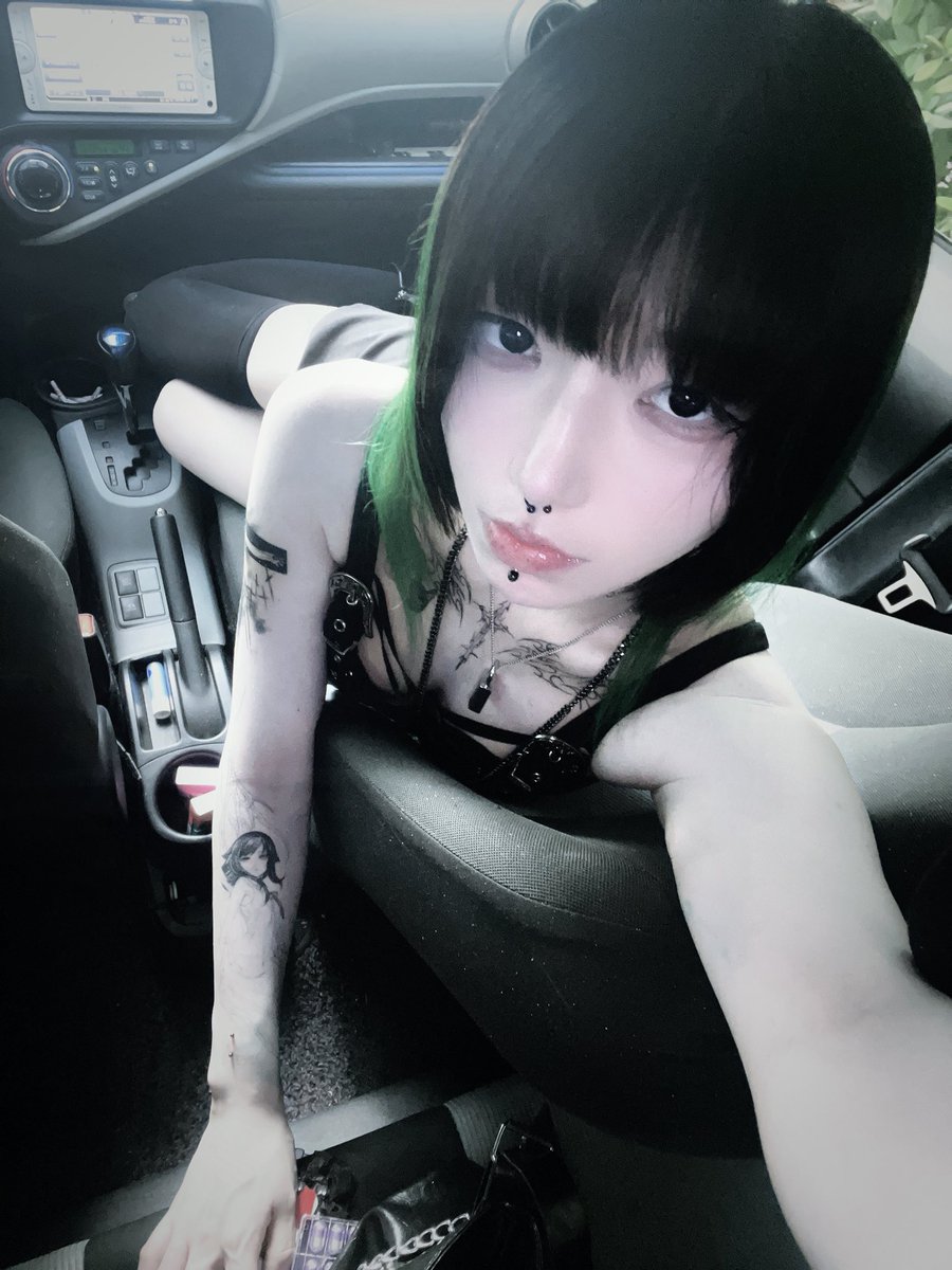 killmymemine's tweet photo. How do u feel about me ... ? https://t.co/8I8IZq6rwZ