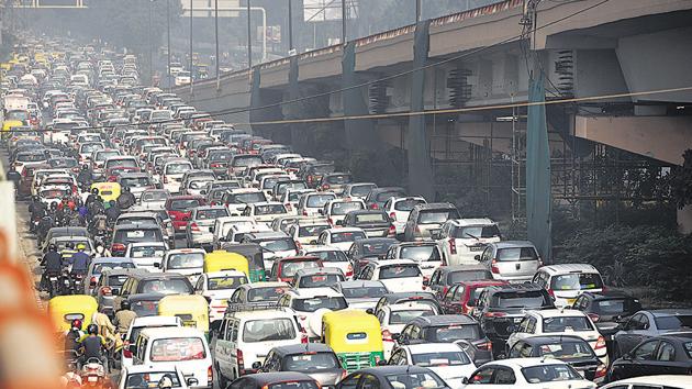 _indiapulse's tweet image. 🚗💨 Big update from Delhi: Old vehicles won’t be scrapped under the new policy — only polluting ones will face the axe. Green signal for clean oldies! 🌱 #Delhi #VehiclePolicy #PollutionControl
