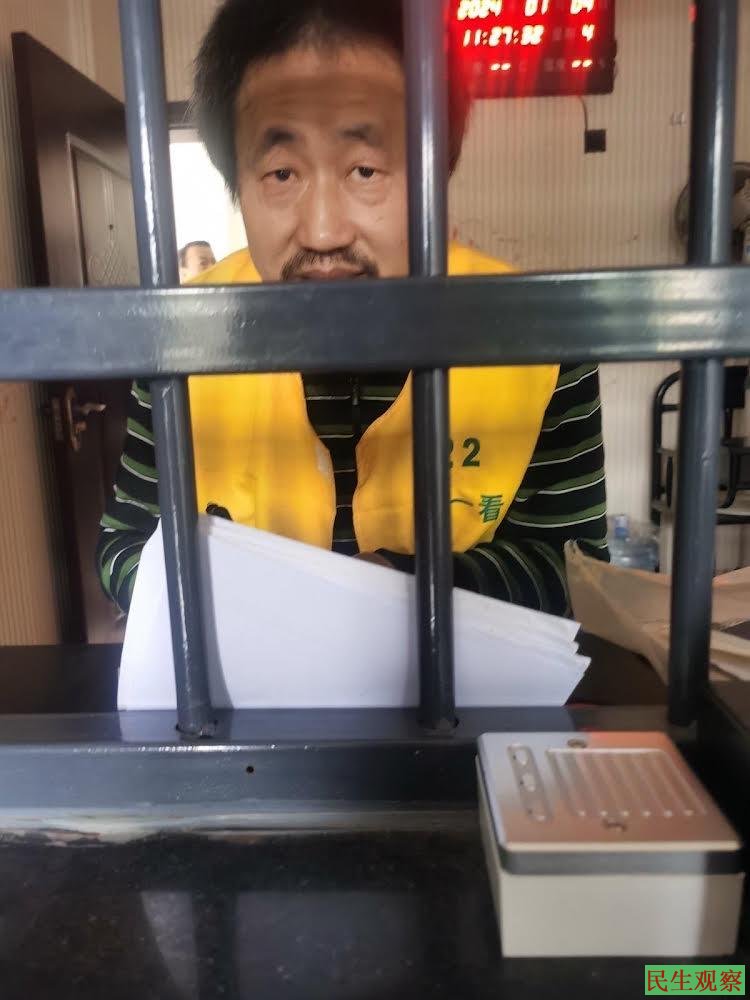 謝陽（CPPC編號：00279）在押政治犯。曾因代理維權案件遭迫害，多次被毆罪辯護時被逐出。2015年被長沙警方“擾亂、煽顛”罪秘押，2017年12月被宣判卻又免刑。 2022年1月-2月因聲援維權教師李田田又被刑拘和被以“煽顛罪”逮捕。長沙市法院對其案一直未審，延審達12次。遭酷刑淩辱。關長沙市第一看守所。
