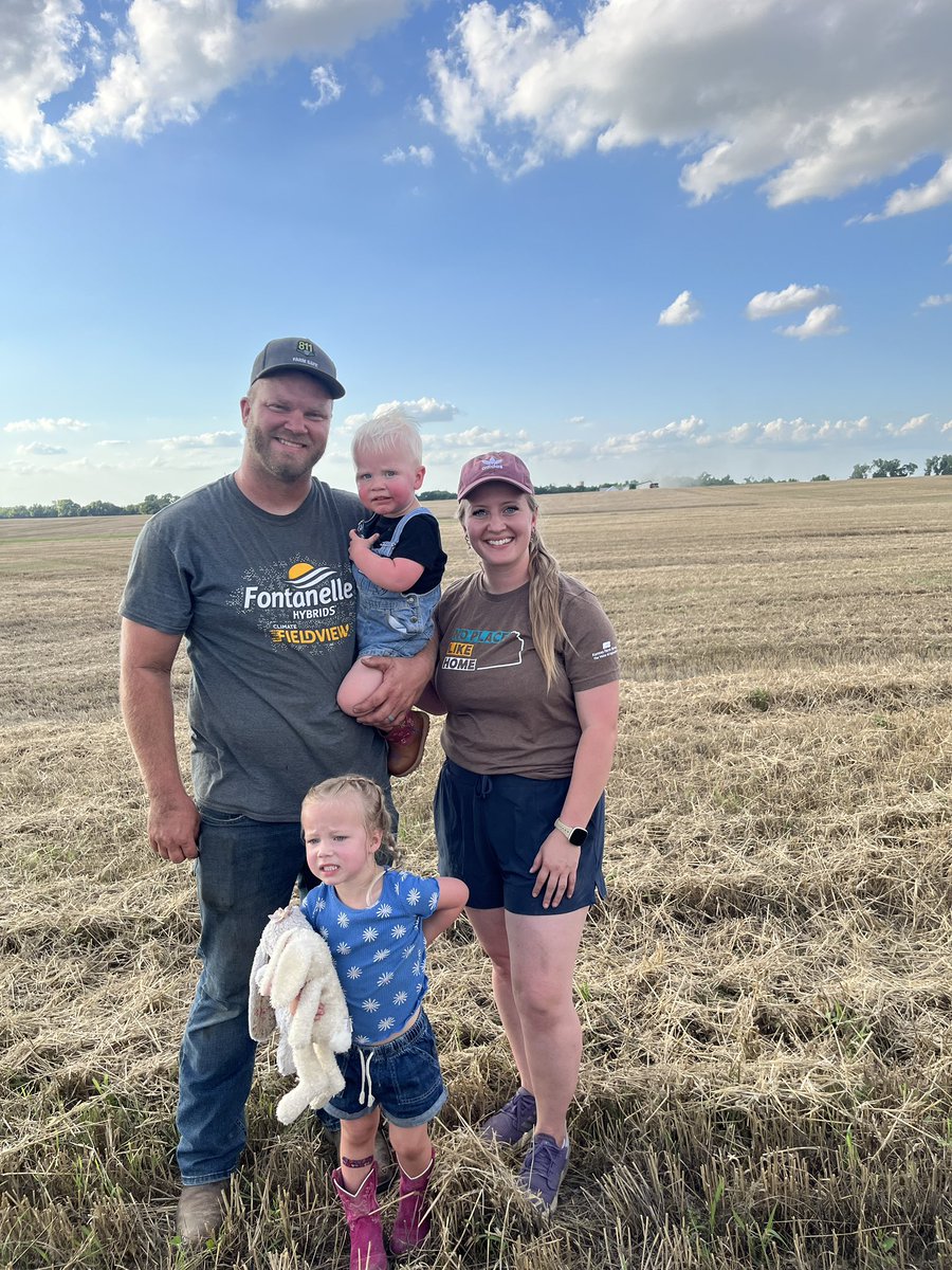 gregpeterson33's tweet image. Wheat harvest is finished! 2 weeks of starts and stops and rain delays. Yields above average! Now on to double crop.