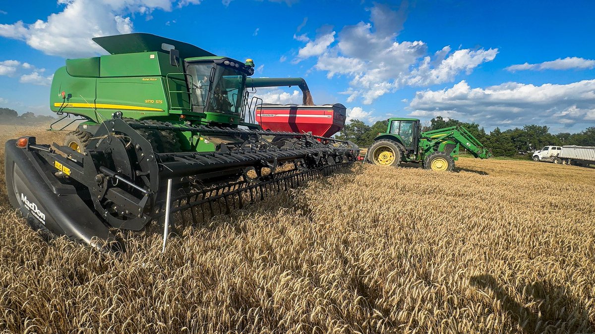 gregpeterson33's tweet image. Wheat harvest is finished! 2 weeks of starts and stops and rain delays. Yields above average! Now on to double crop.