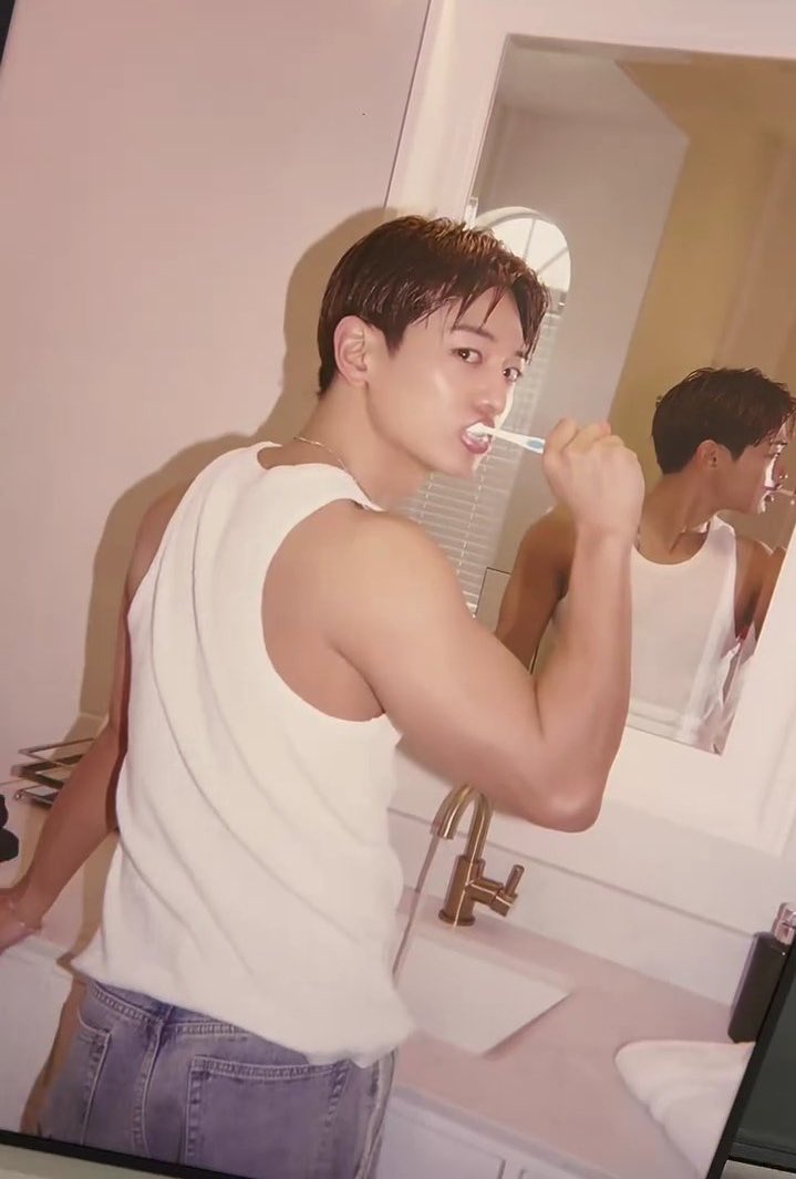 isSHINeeback's tweet photo. BABEEEEEEEEE, ANOTHER PERFECT CHOI MINHO AS YOUR BF PIC JUST DROPPED https://t.co/ZwkFYcUxIe