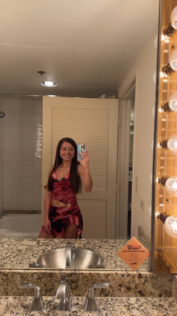 andreaminajj1's tweet image. Guess where I’m at