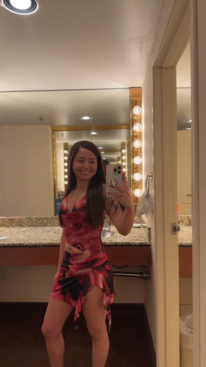 andreaminajj1's tweet image. Guess where I’m at