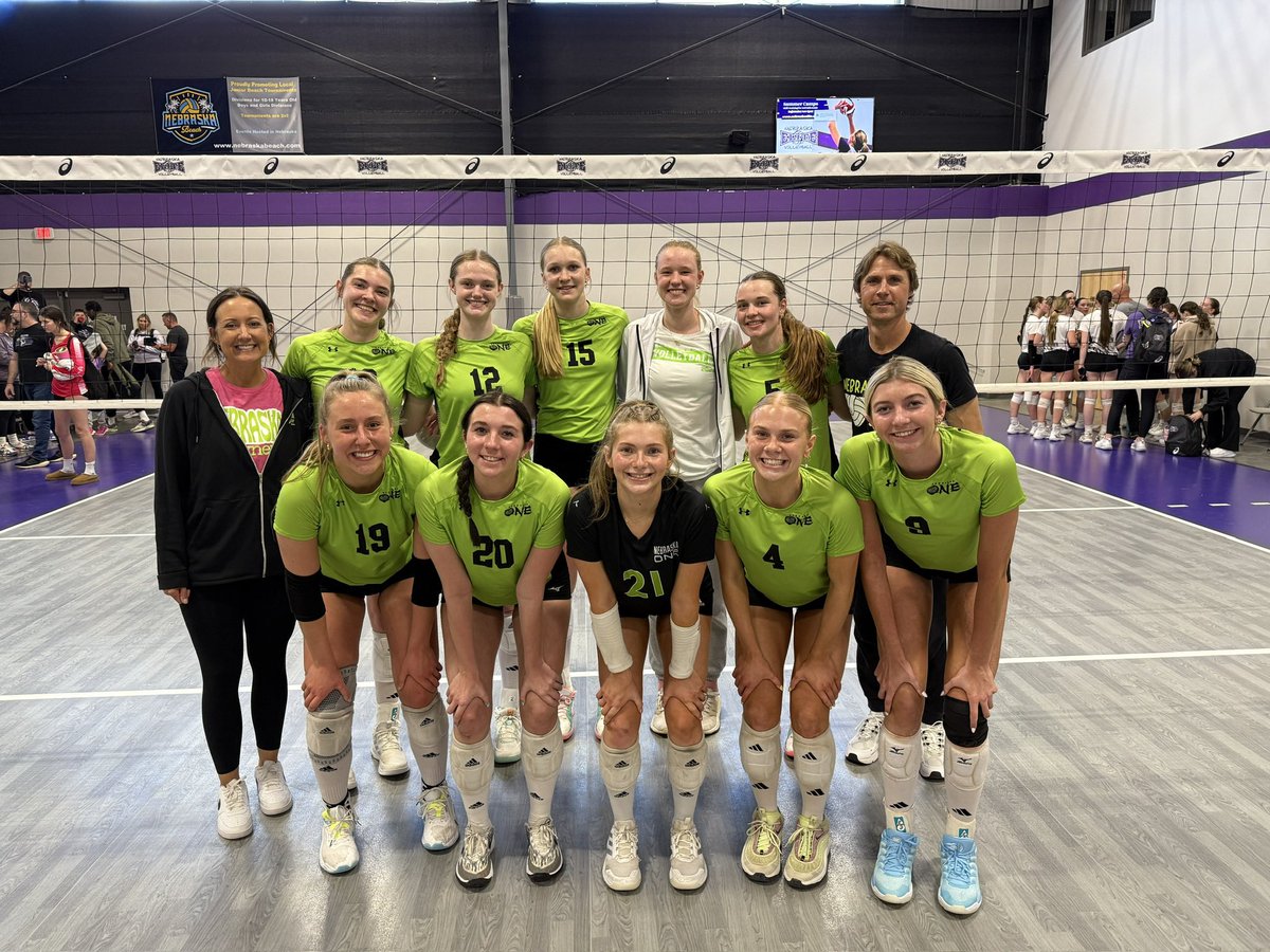 ReaganWallraff's tweet image. I can’t believe the season is over. I’m so grateful for my teammates who all became family, our coaches who believed in us, and to all the parents who supported us every step of the way. The friendships and memories we made were so amazing!! 💚🤍#family