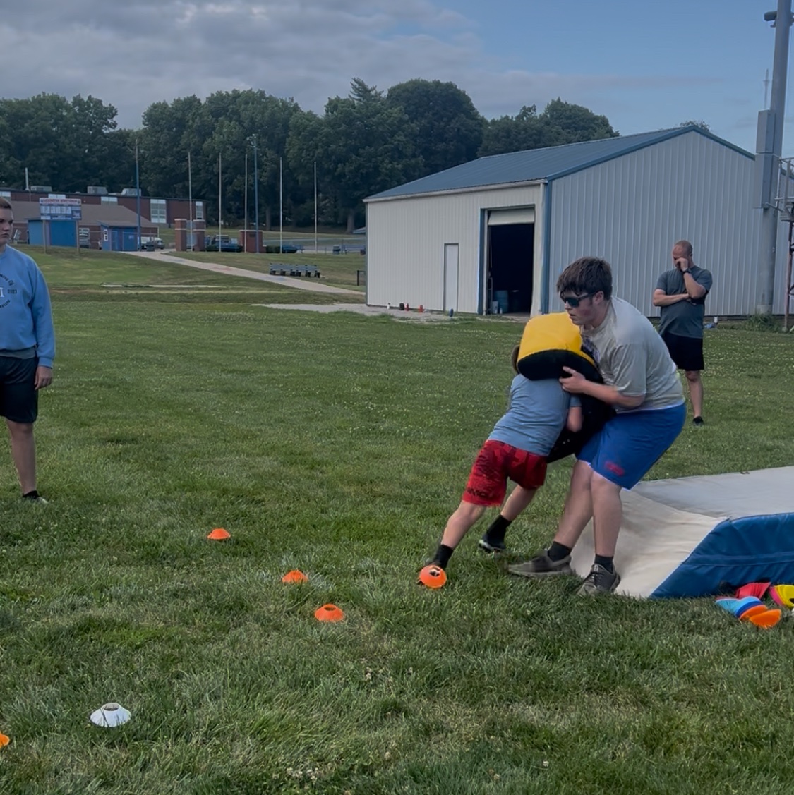 HeadcaseKicking's tweet image. Worked offensive and defensive skills with the elementary aged Minutemen yesterday and today.
Kickouts, Buck laterals, blitz targets, and tackling.
Smaller group tonight because of the weather, but tons of fun and learning!
Become Your Best!