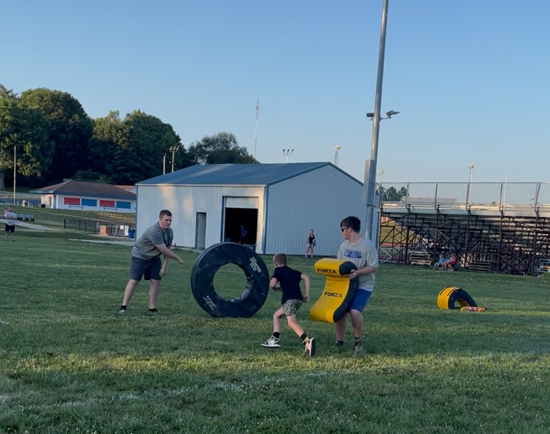 HeadcaseKicking's tweet image. Worked offensive and defensive skills with the elementary aged Minutemen yesterday and today.
Kickouts, Buck laterals, blitz targets, and tackling.
Smaller group tonight because of the weather, but tons of fun and learning!
Become Your Best!