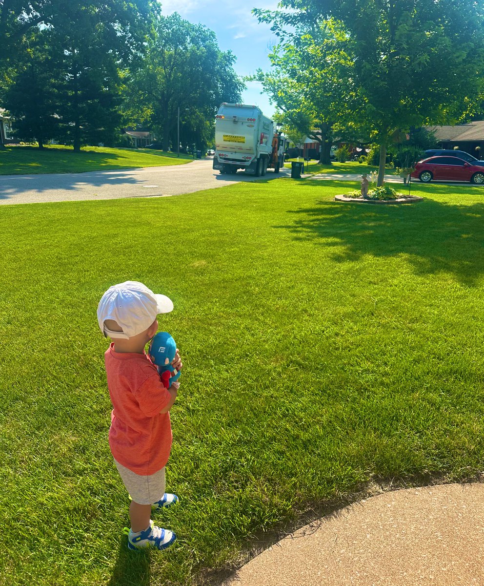 It’s the little things. Pure happiness watching a Recycle Truck in action. ❤️