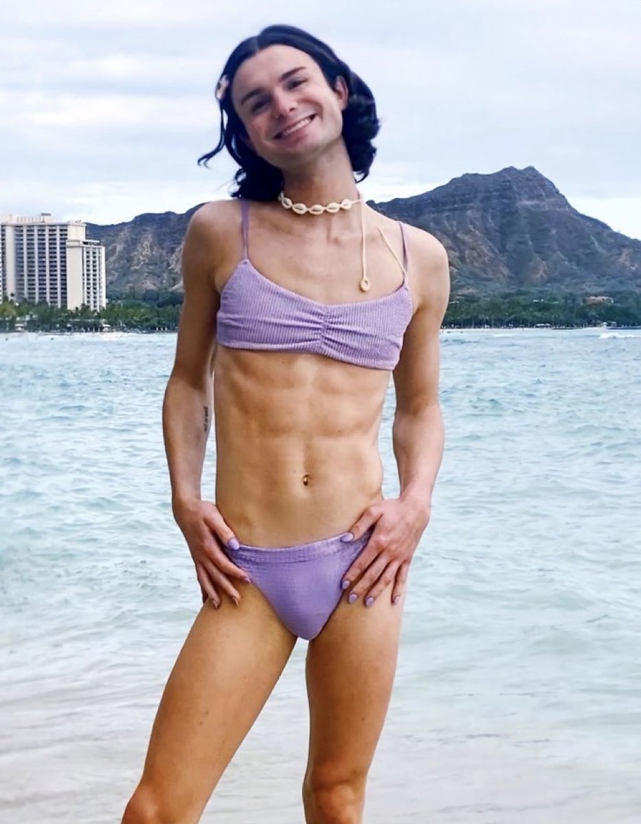 ZeroLeftt's tweet image. What鈥檚 the first thing that comes to mind when you see Dylan Mulvaney?
