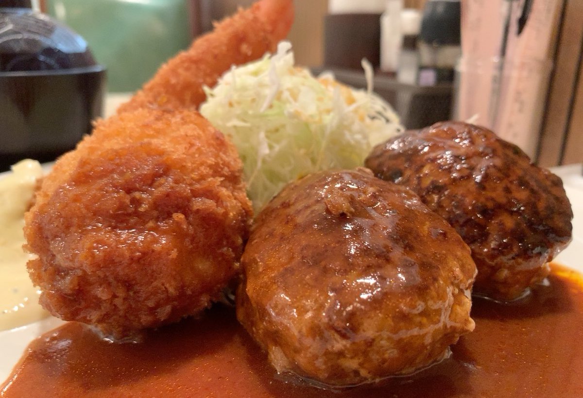グリルRON（大阪/阪急三番街）
Cセットに牛肉ハンバーグトッビ✨️💫
ボリュームも味も🙆‍♀️🙆‍♀️🙆‍♂️🙆‍♂️
旨~~~っ💝旨~~~っ😍旨~~~っ😻堪らんね🐱💕