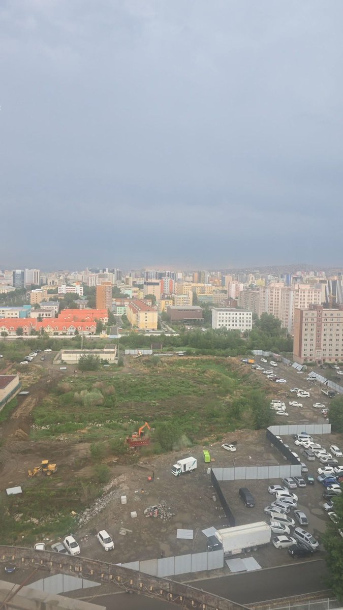 РЦНК-н урд талын газарт байшин барих нь гэнэ ээ. Цэцэрлэгт хүрээлэн байгуулж магад гээд сүрхий байсын. Ингэж хотын түгжрэлтэй тэмцэхгүй ээ, <a href="/KhNyambaatar/">Х.Нямбаатар</a>аа, <a href="/zasag_mn/">Монгол Улсын Засгийн газар 🇲🇳</a> аа. Чигжээд бвал, гацаад л бна. Одоо ямар билээ, энэ чингисийн чойжоо-с том талбайтай. Бүр таг болно доо... 🥲