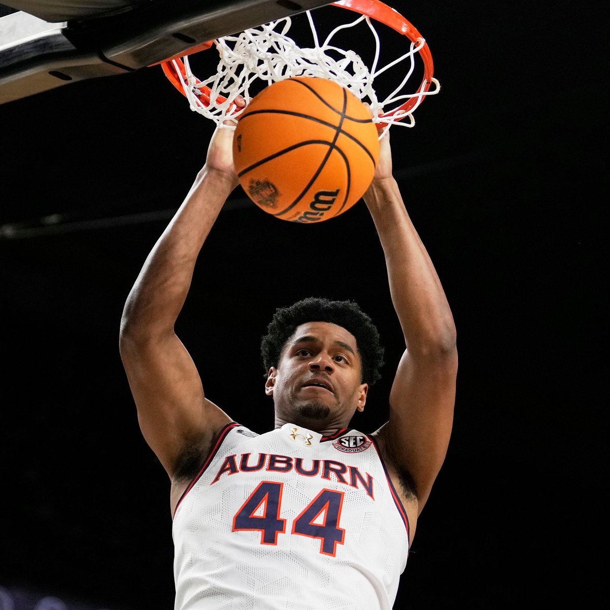 NEWS: Dylan Cardwell has agreed to a two-way contract with the Sacramento Kings, a source told ESPN.

6'11 hyper-athletic big man brought elite toughness, defensive intensity and finishing prowess to Auburn's Final Four team.