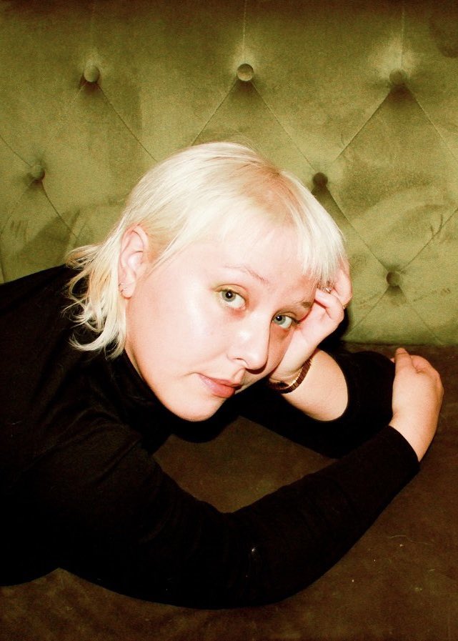 PREMIERE | The San Diego artist Omo Cloud presents a transcendent path to confront &amp; defeat their own personal trajectories of trauma on the album ‘Mausoleum’ via Dusty Mars Records &amp; Silver Girl Records. 

weekinpop.com/features/premi…