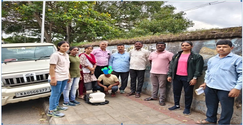 #NARCOS: RPF/Bangaluru apprehended one suspected person along with a bag containing Ganja weighing 3.174 Kgs V/Rs.1,27,000/-, in train no.18463 at  KSR Bangaluru Railway station. Further, the seized ganja and person were handed over to the Inspector Excise, Bangaluru. <a href="/RPF_INDIA/">RPF INDIA</a>