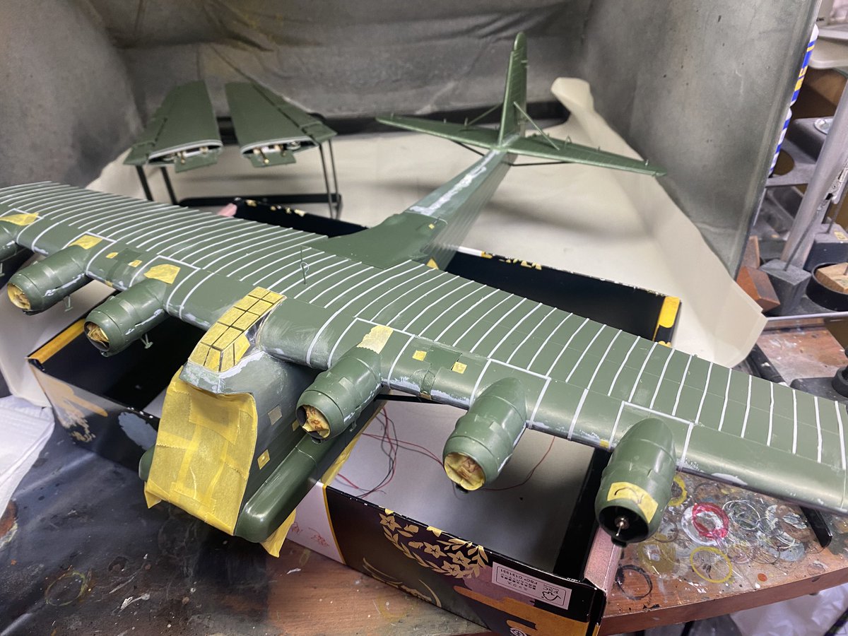 TUL3IqRxy5fbIm5's tweet image. 月例会製作記(3) ギガント
取り外し式の外翼は真鍮パイプと真鍮線で固定出来るようにしました。胴体はモスラの幼虫みたいです。翼とエンジンを付けてこれから塗装します。