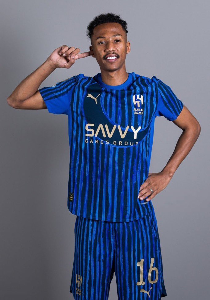 هل هذا اللاعب اجنبي ؟ 

 #الهلال_باتوشكا